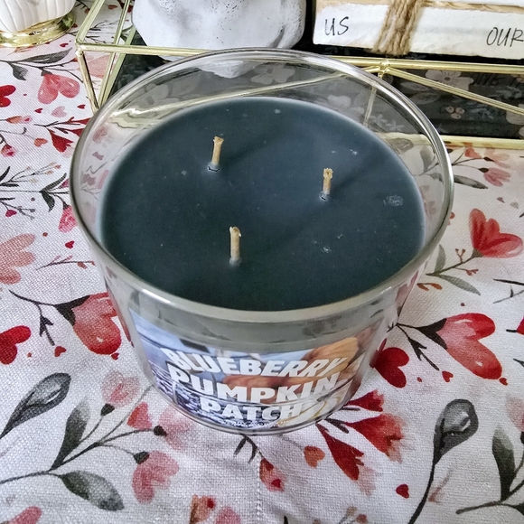 Bath Body Works Blueberry Pumpkin Patch Candle - Picture 2 of 3